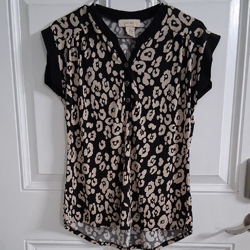 Elegant Leopard Print Blouse in Black and Cream